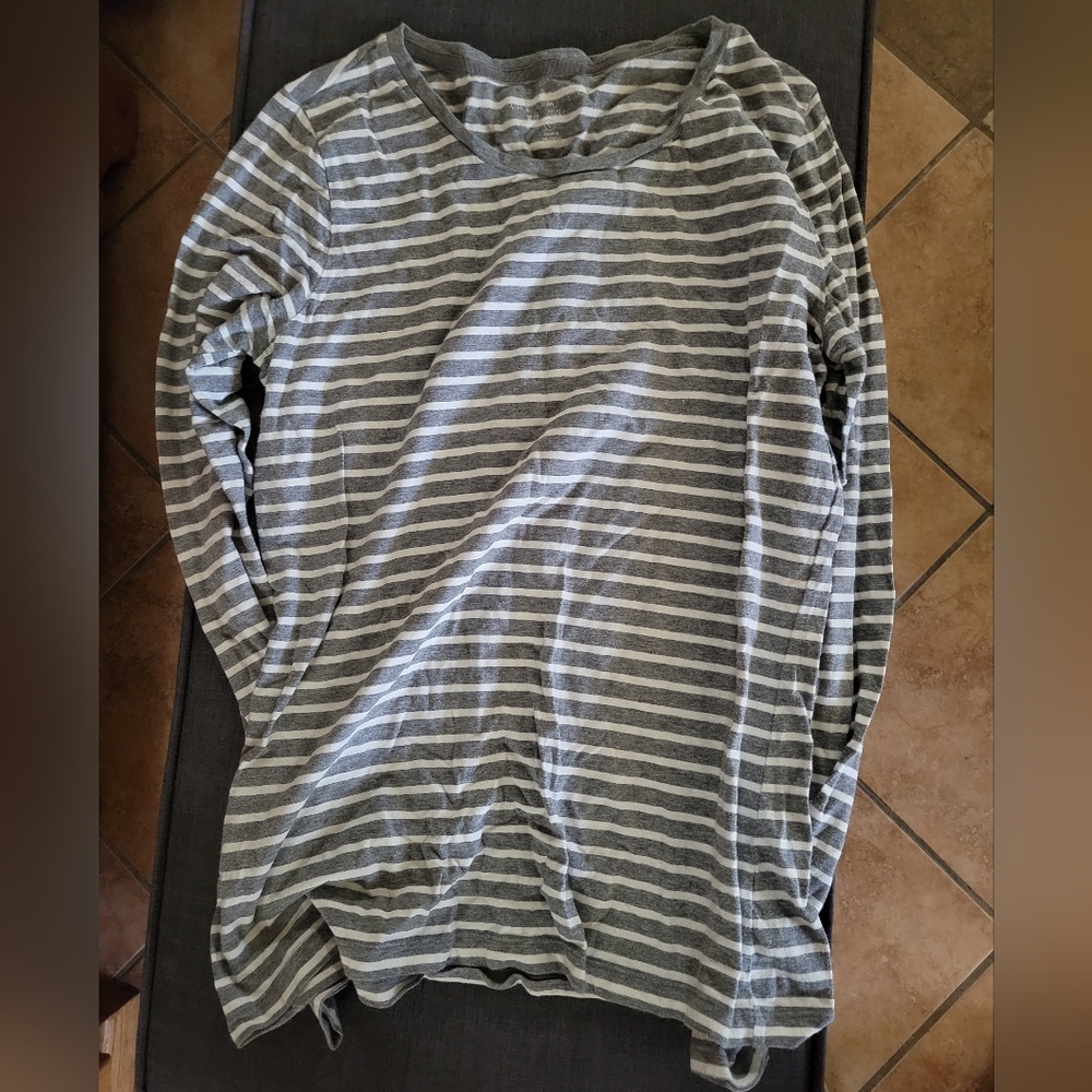 3/20$*The Limited Gray and White Striped Long Sleeve Tee